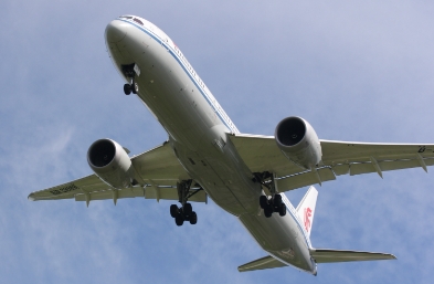 空运作为现代物流运输方式之一，在上海经济发展中发挥着重要作用